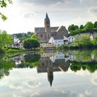 Ulmener Maar mit Kirche