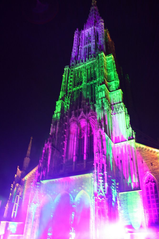 Ulmer Münster Leuchtet Foto & Bild architektur, architektur bei nacht