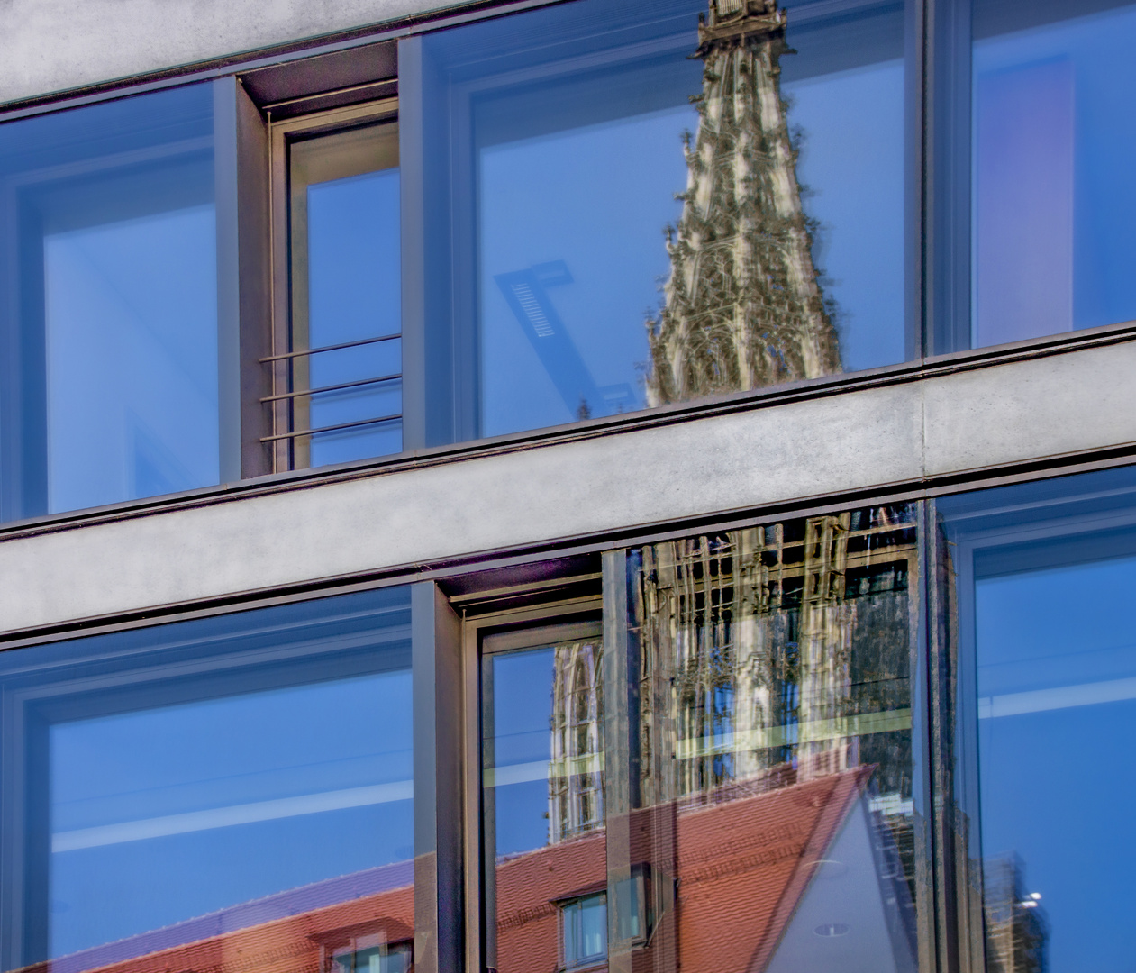 Ulmer Münsterturm im Bürogebäude