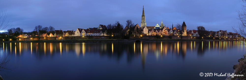 Ulmer Skyline zur blauen Stunde