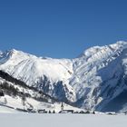 Ulrichen umrahmt von den Alpen