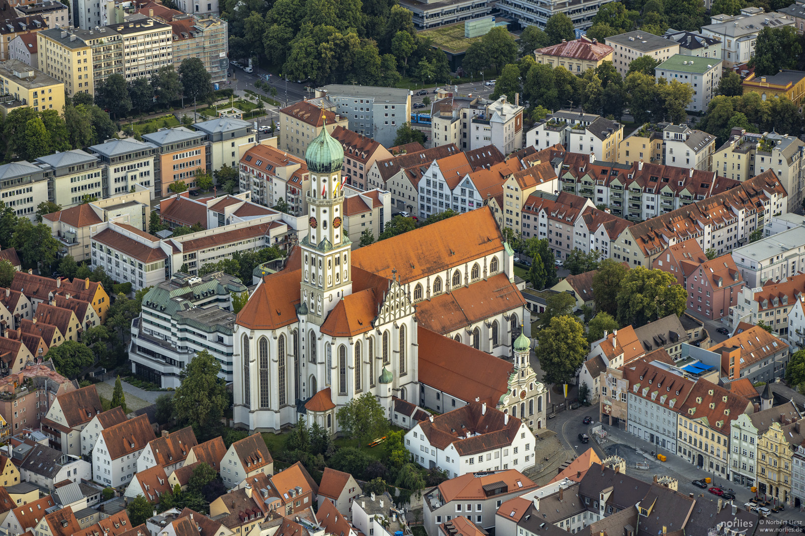 Ulrichsbasilika aus der Luft