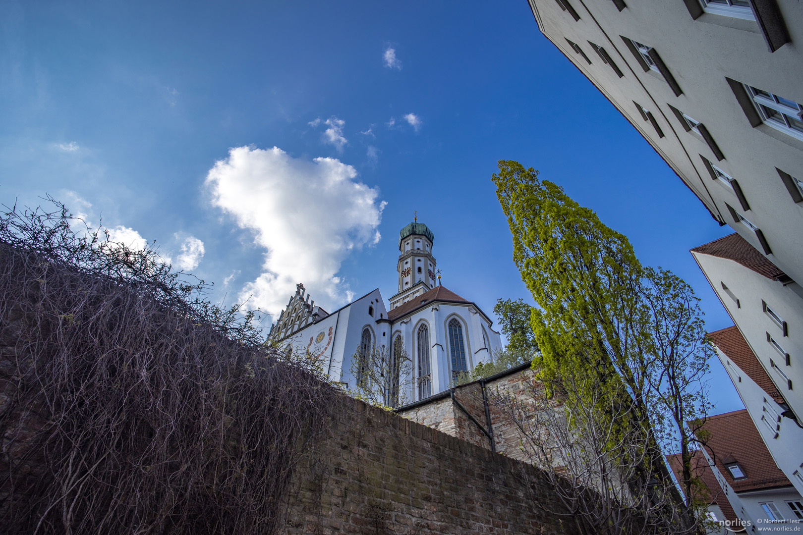 Ulrichsbasilika mit Wolke