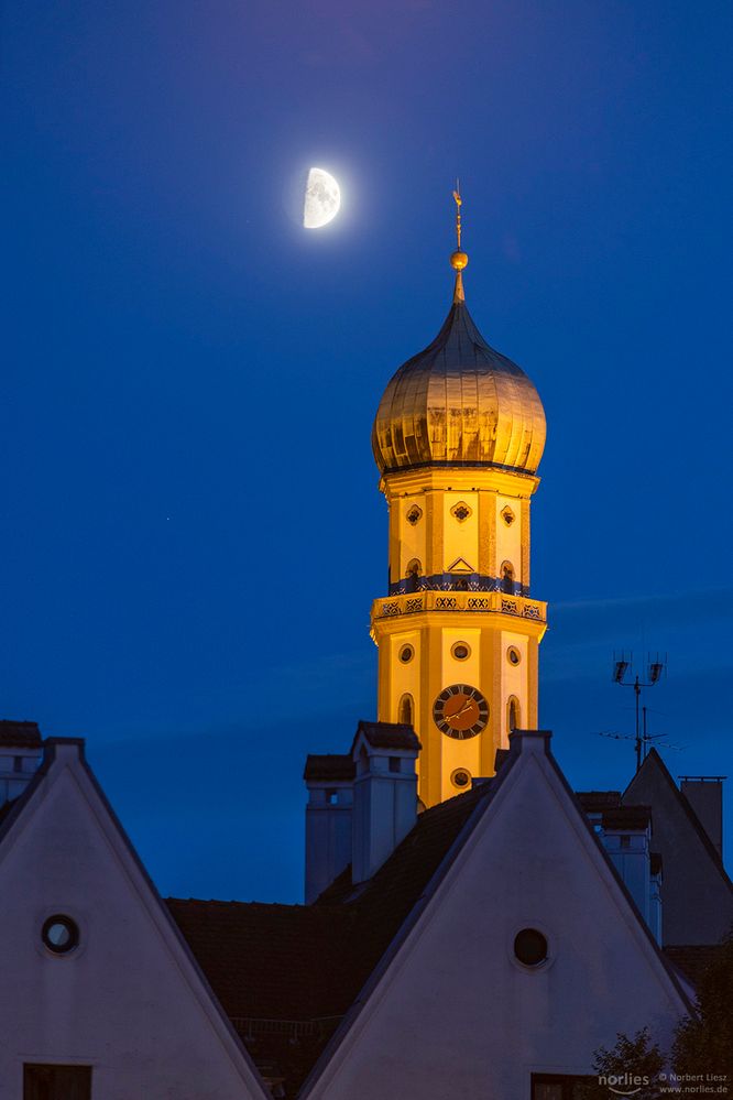 Ulrichskirche mit Mond