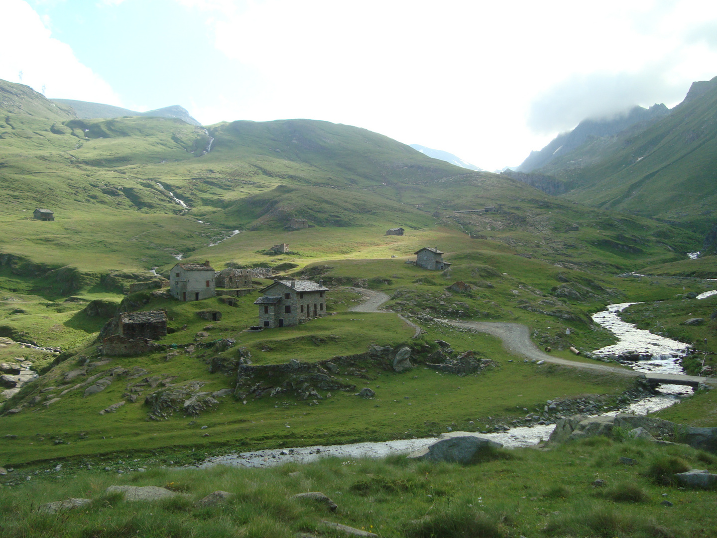 Ultime case verso il rifugio Dondena