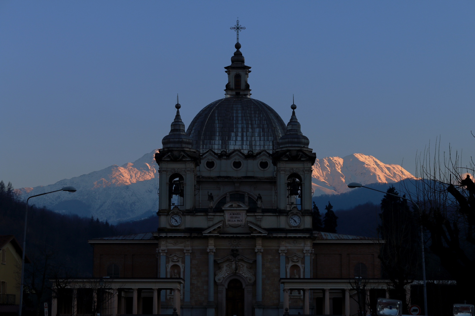 Ultime luci oltre il Santuario