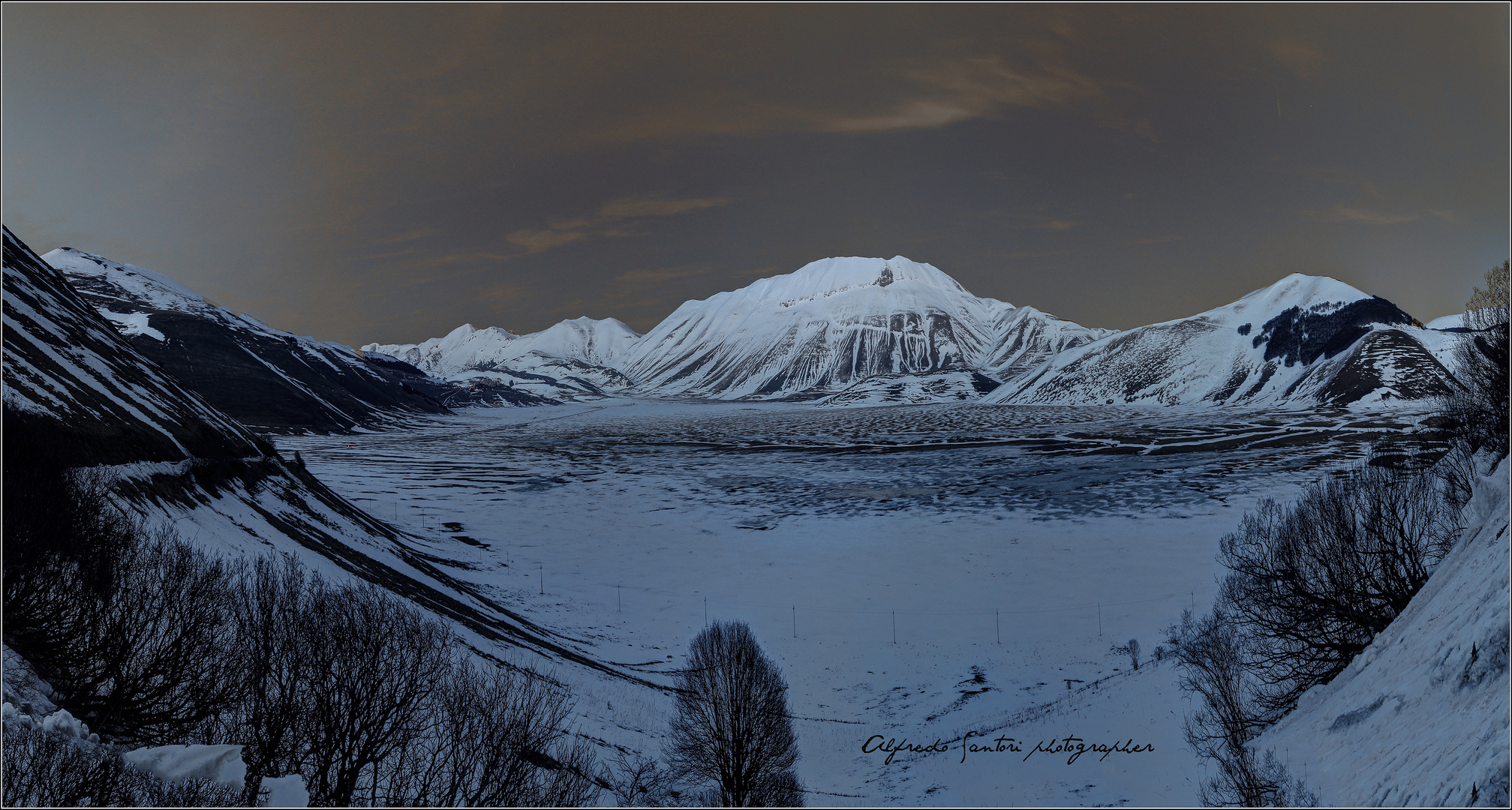 Ultime luci sul Pian Grande a Castelluccio