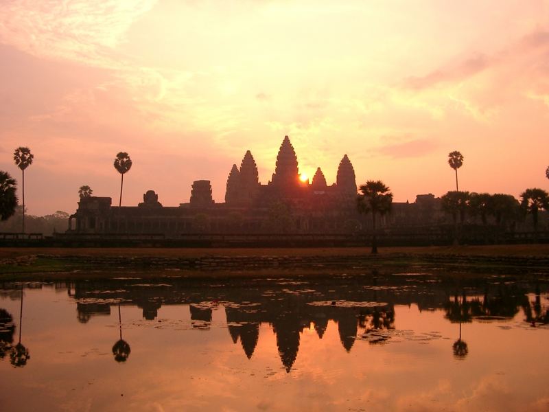 Ultrakitschiger Sonnenaufgang über Angkor Wat
