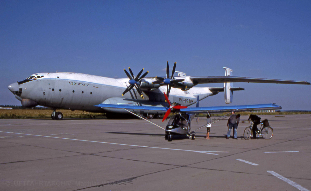 Ultraleichtflugzeug trifft Ultraschwerflugzeug in Großenhain