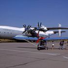 Ultraleichtflugzeug trifft Ultraschwerflugzeug in Großenhain