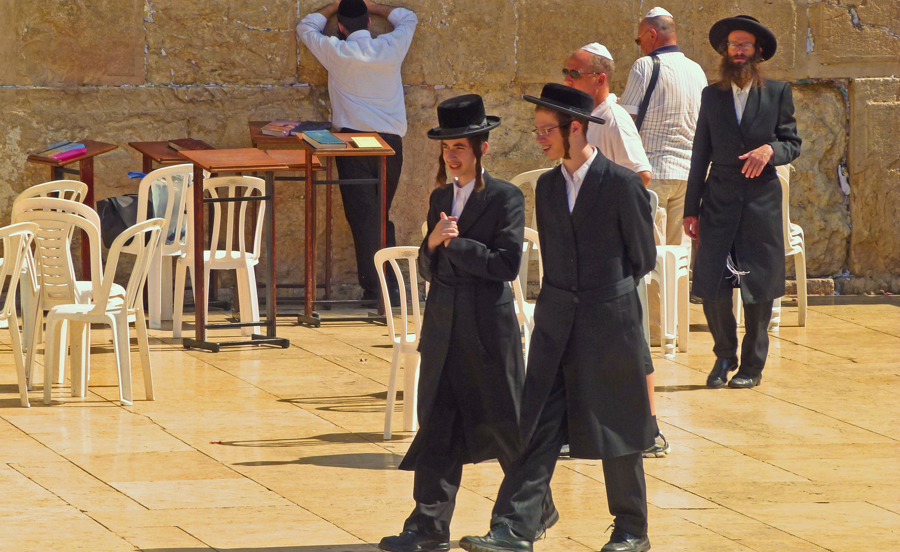 ultraorthodoxe Juden an der Klagemauer in Jerusalem