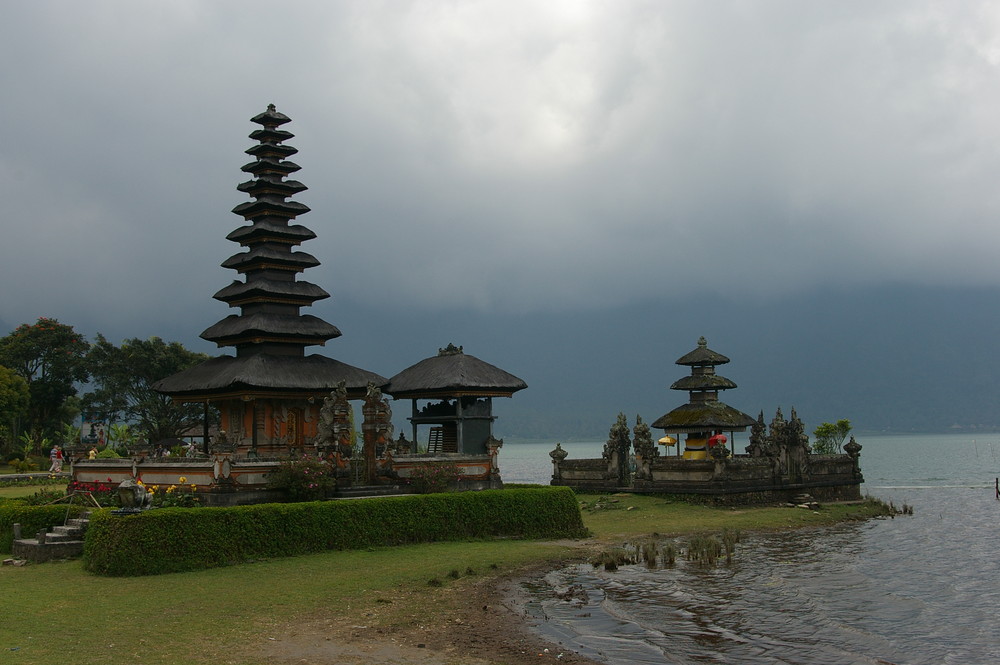 Ulu Danu Tempel/ Lake Bratan/ Bali/ Indonesien