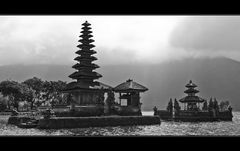 [ Ulun Danu Temple ]