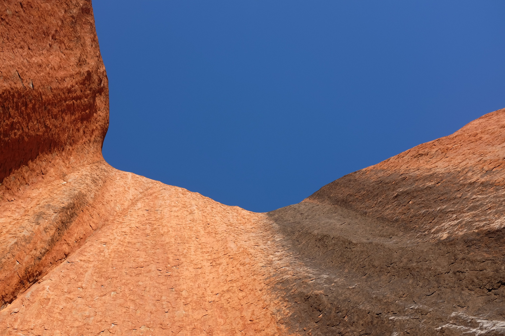 Uluru e il cielo