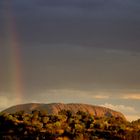 Uluru mit Regenbogen