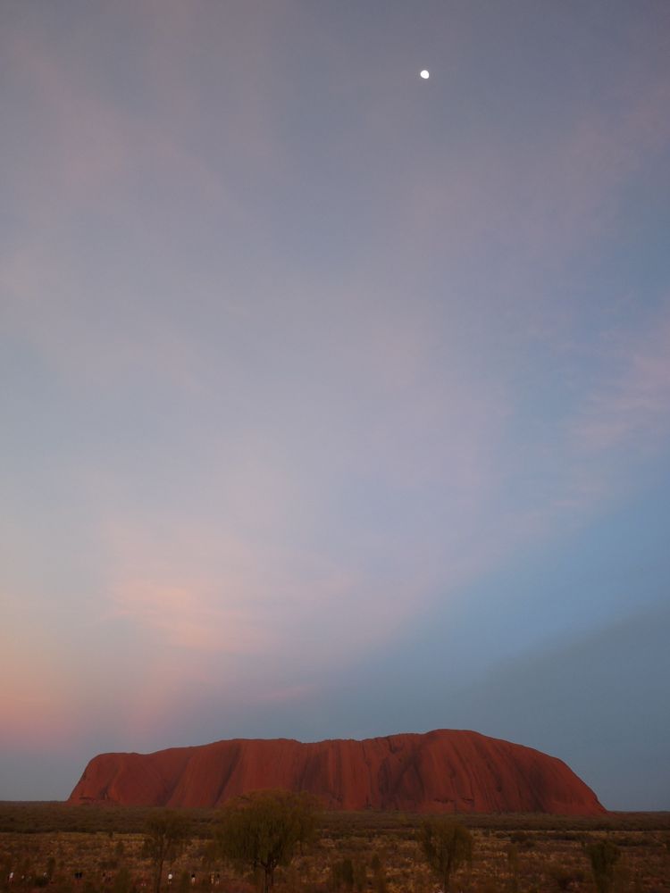 Uluru und der Mond