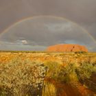 Uluru unter den Regenbögen