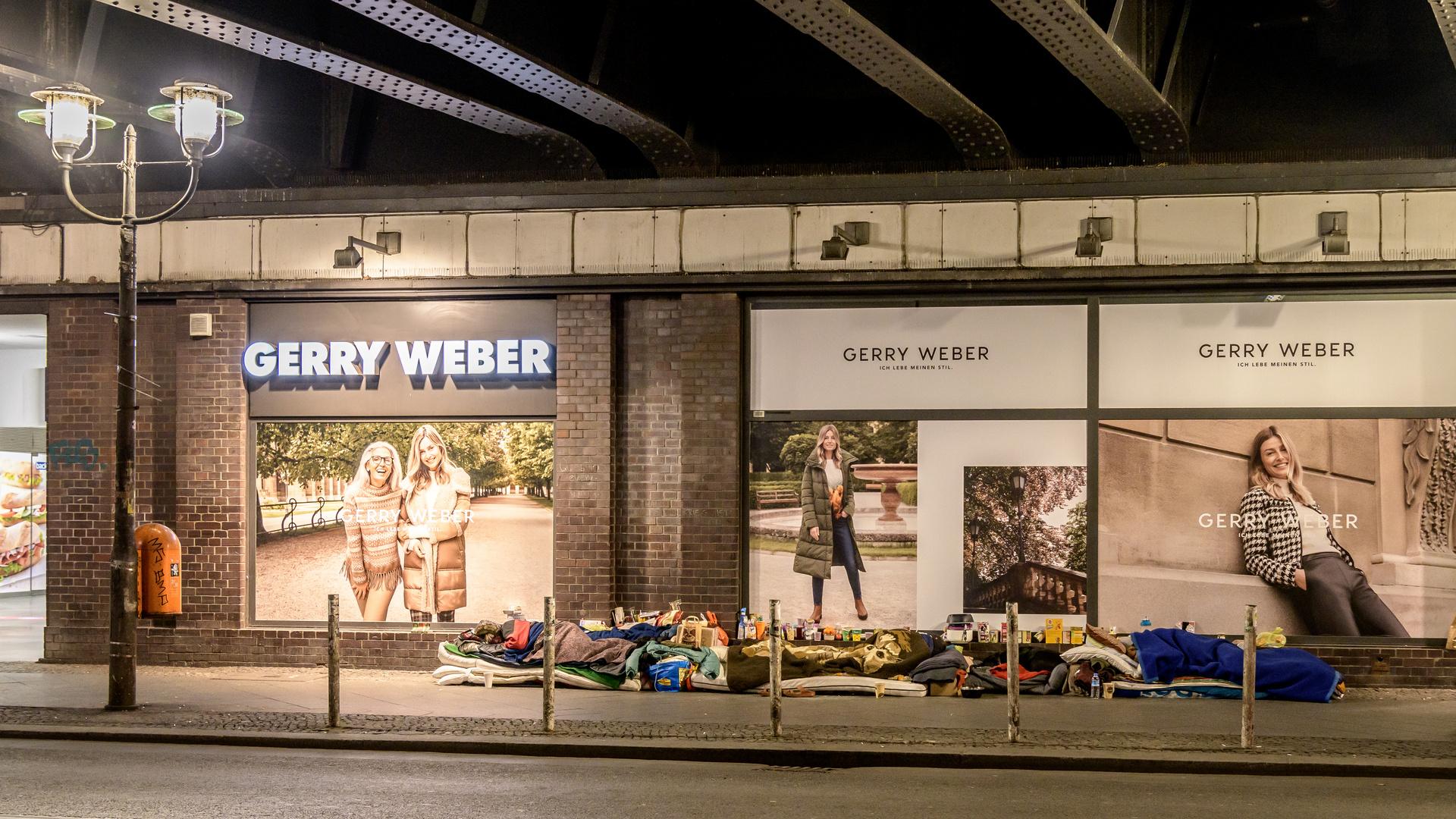 Um 0°C! Die Straße braucht Hilfe. (Friedrichstraße - Berlin)