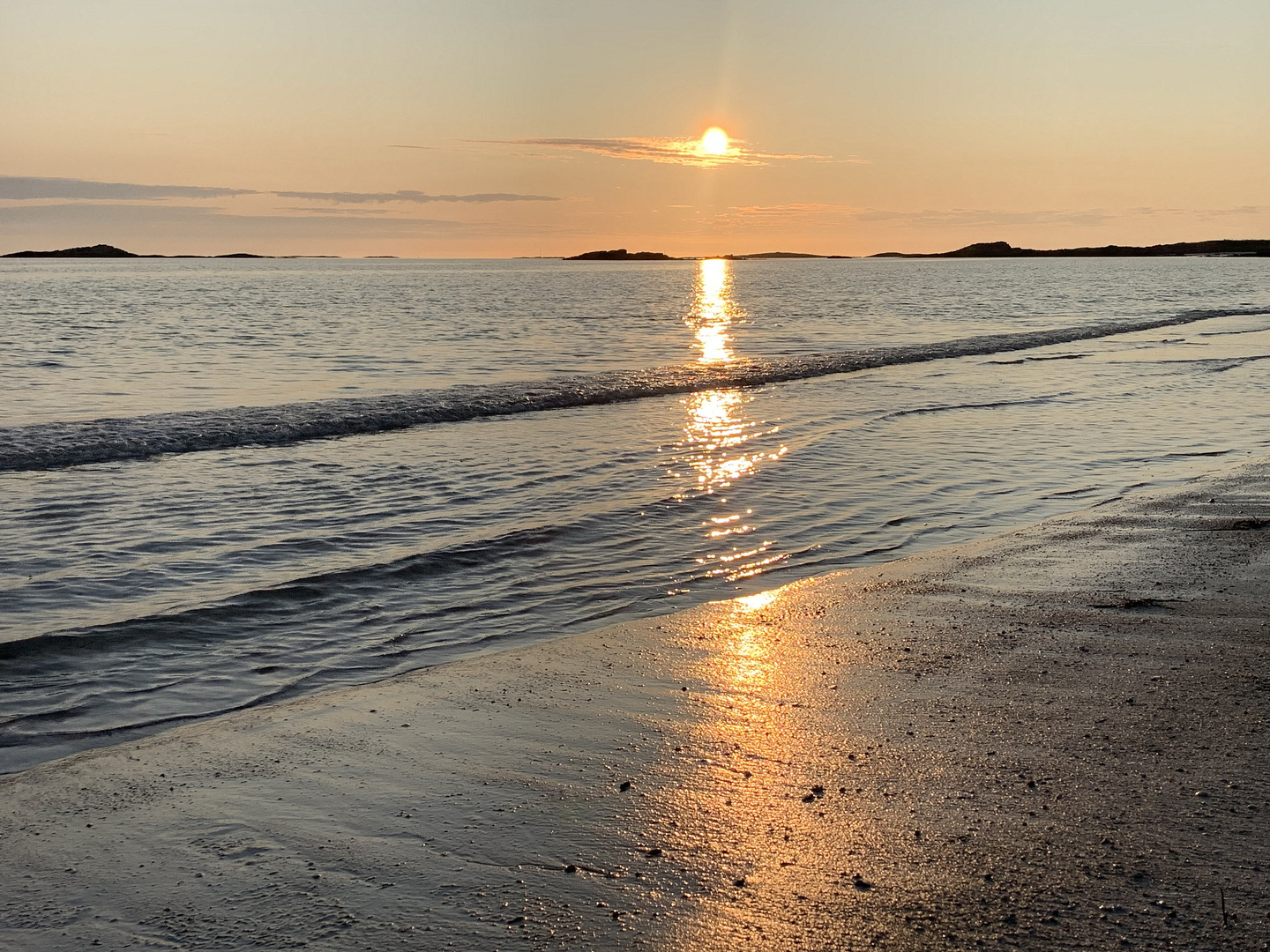 Um 22.12 Uhr am Sandstrand von Stave....