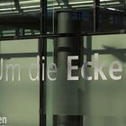 Um die Ecke