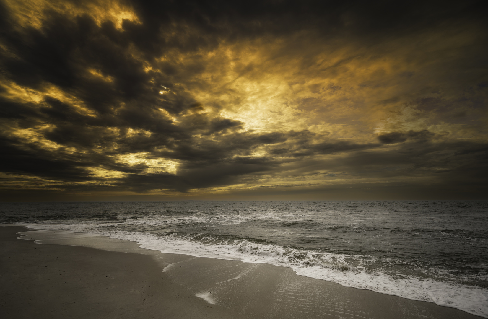 Um die Mittagszeit am Meer