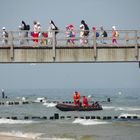 "Um Himmelswillen" nur nicht in`s Wasser, 11 Grad!"Gott sei Dank", Rettungsschwimmer sind da!