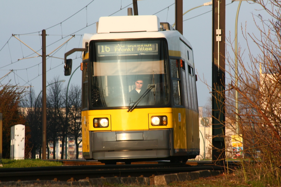 ... um sich später, wieder ganz hauptstädtisches Verkehrsmittel ...