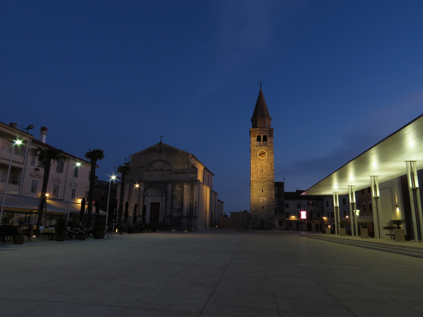 *Umag bei Nacht*