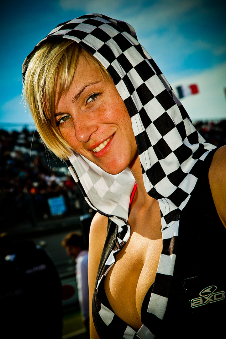 Umbrellina girl Magny Cours