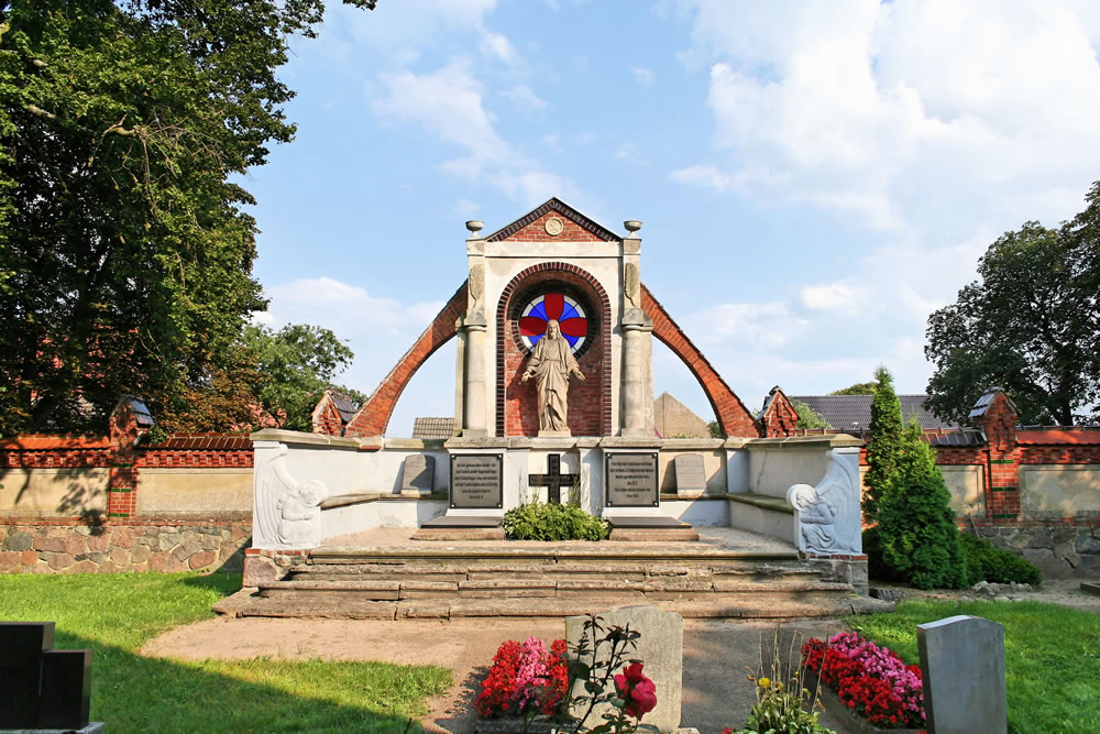 Umgebung der Wehrkirche in Löwitz