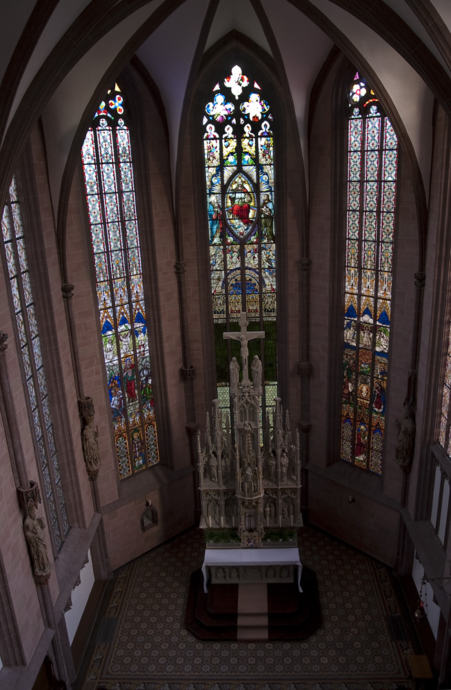 Umgekehrte Perspektive: Blick im hochgotischen Chor der Neustadtkirche in Warburg nach unten