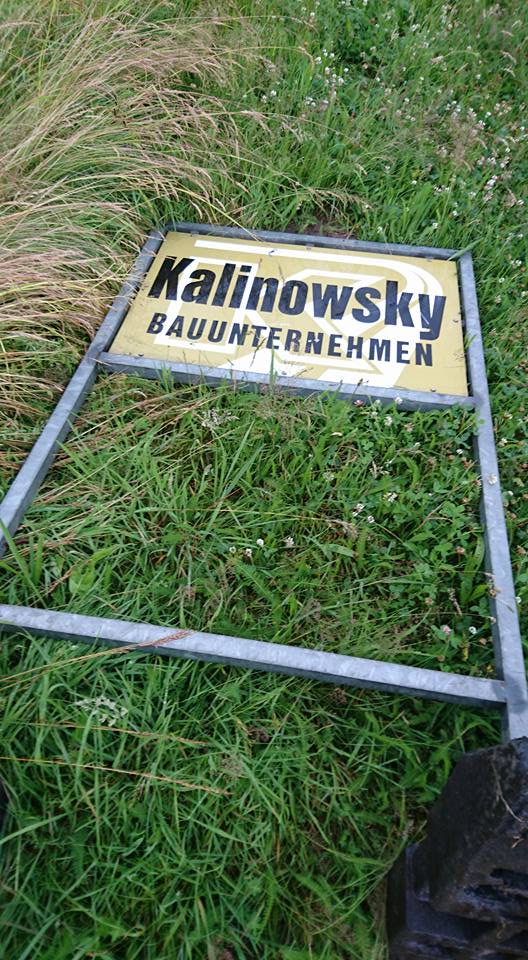 umgeschmissenes schild.....?...