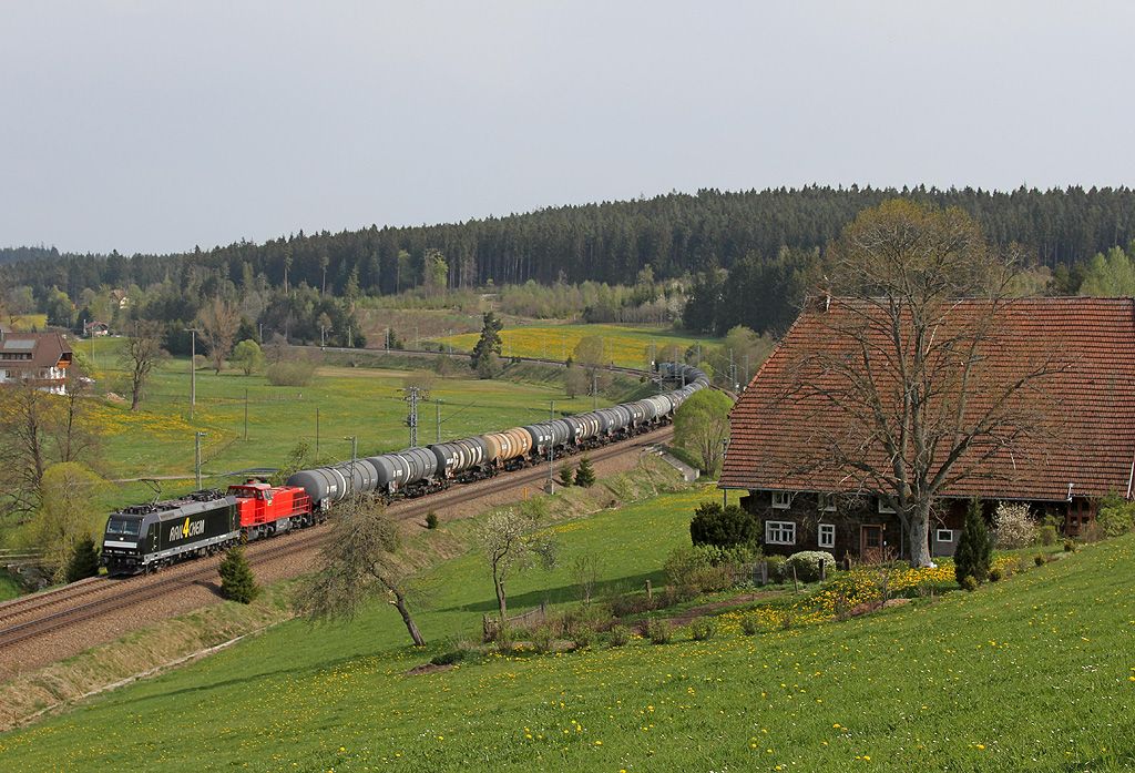 Umleitergüterzug im frühlingshafen Schwarzwald