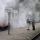 umnebelt auf Bahnsteig 2