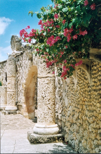 Umrandungsmauer des Amphi-Theaters in Altos de Chavon