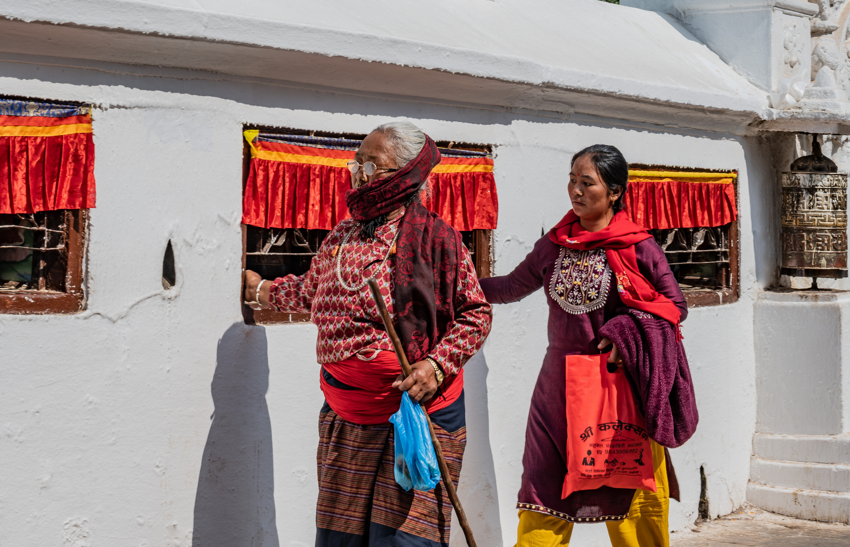 Umrundung der Stupa von Bodhnath