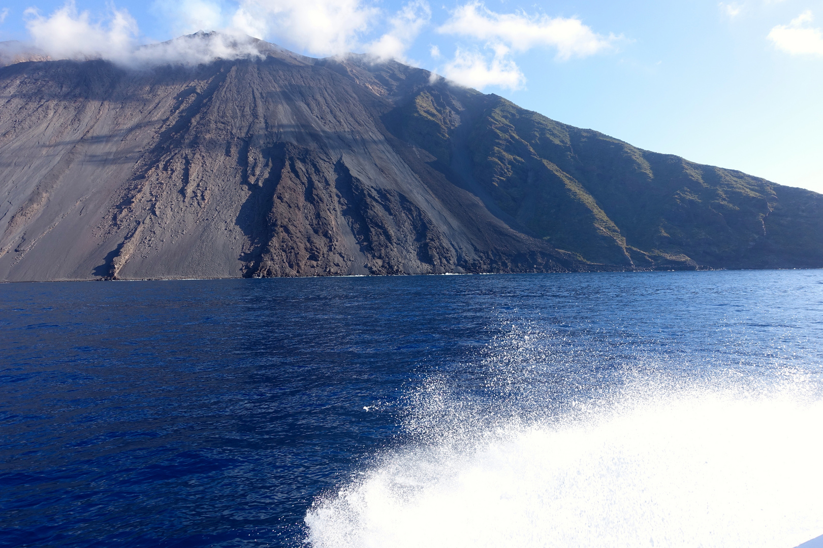 Umrundung des Stromboli per Schiff