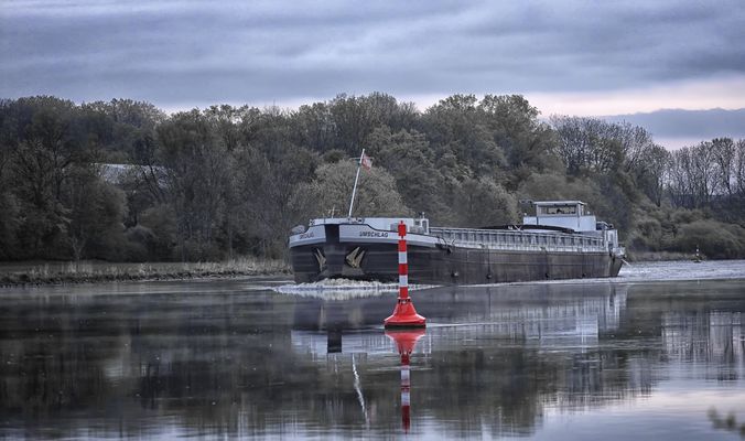 Umschlag auf der Weser