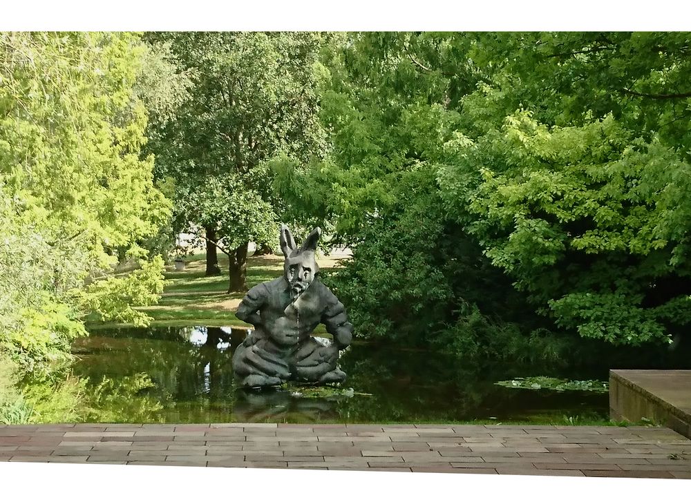 Umstritten: Der Hase im Park der Fonfation Beyeler