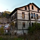 Umweltfreundlich - gebaut aus Lehm und Holz, aber unbewohnt.