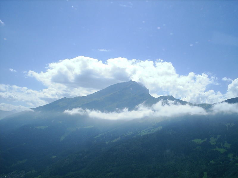 Umzingelt von Wolken