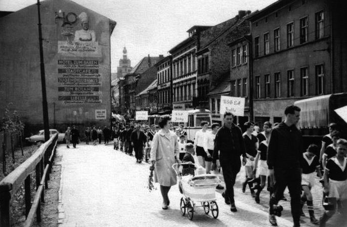 Umzug auf der Brandenburger Hauptstraße