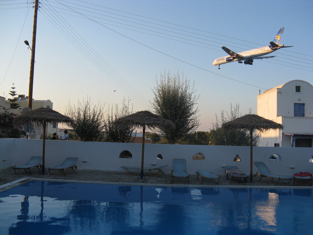 un aereo a bassa quota passa vicino a me,bellissimo