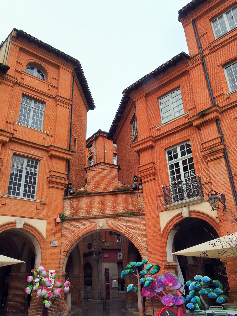 Un angle de la Place Nationale à Montauban