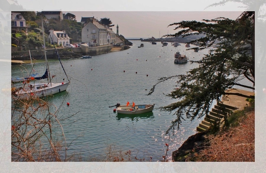 Un autre regard sur le port de Doëlan , commune de Clohars-Carnoët (Finistère)