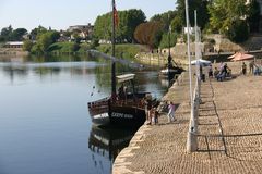 UN BATEAU DE PROMENADE QUI PORTE BIEN SON NOM