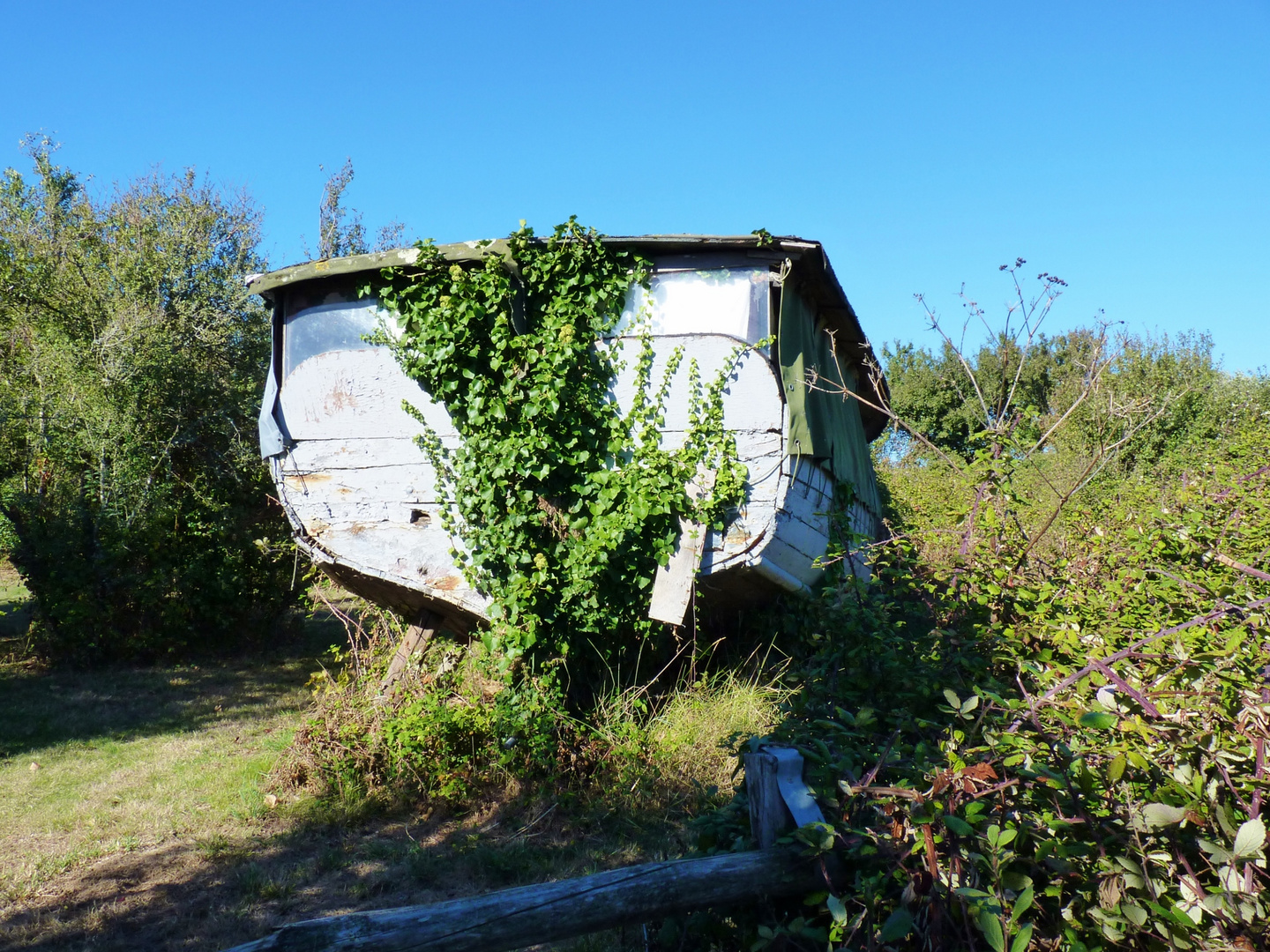 Un bateau transformée en résidence secondaire sur l'Ile d'Artz.