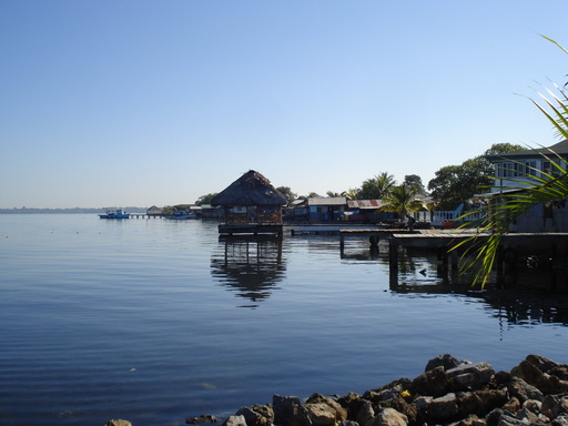 un bello lugar a la orilla del mar