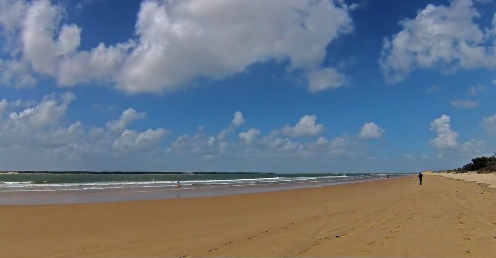 Un bol d’air marin sur la plage de l’Embellie - Ein Hauch Meeresluft an dem Strand „l’Embellie“.