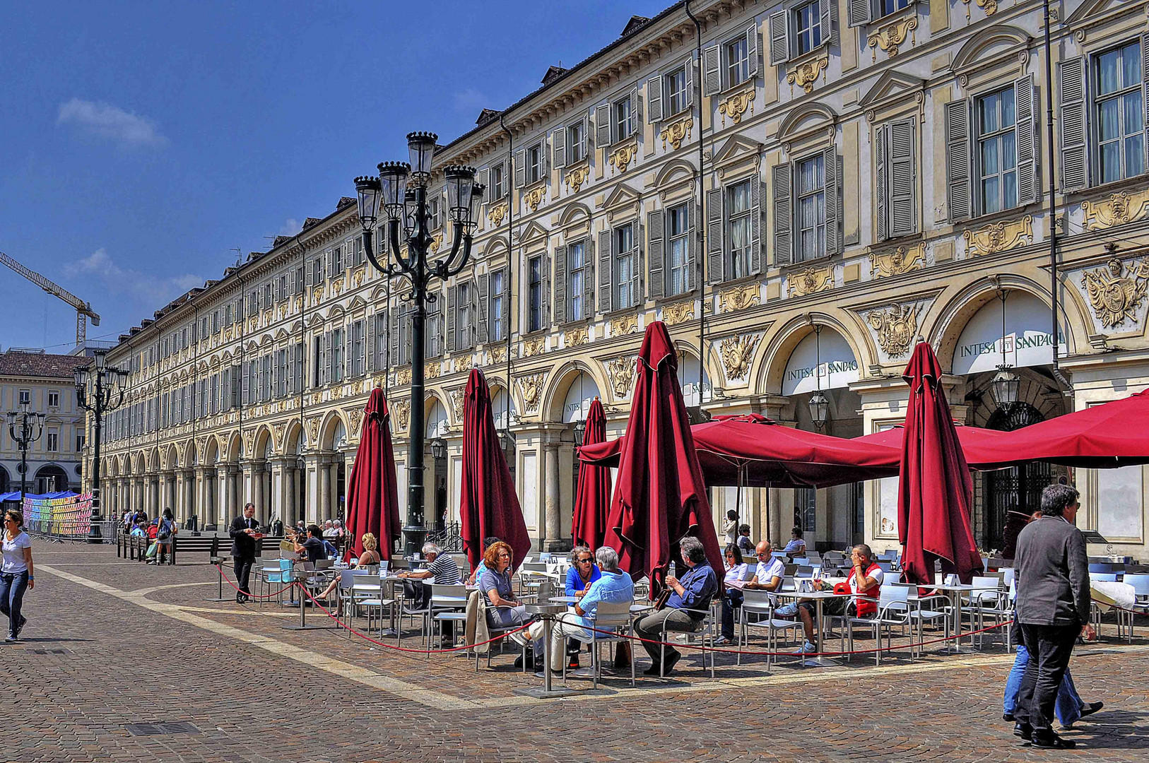 un caffè in piazza San Carlo (TO)